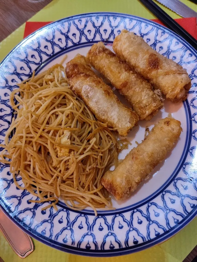 Nems Et Nouilles Sautées Aux Légumes